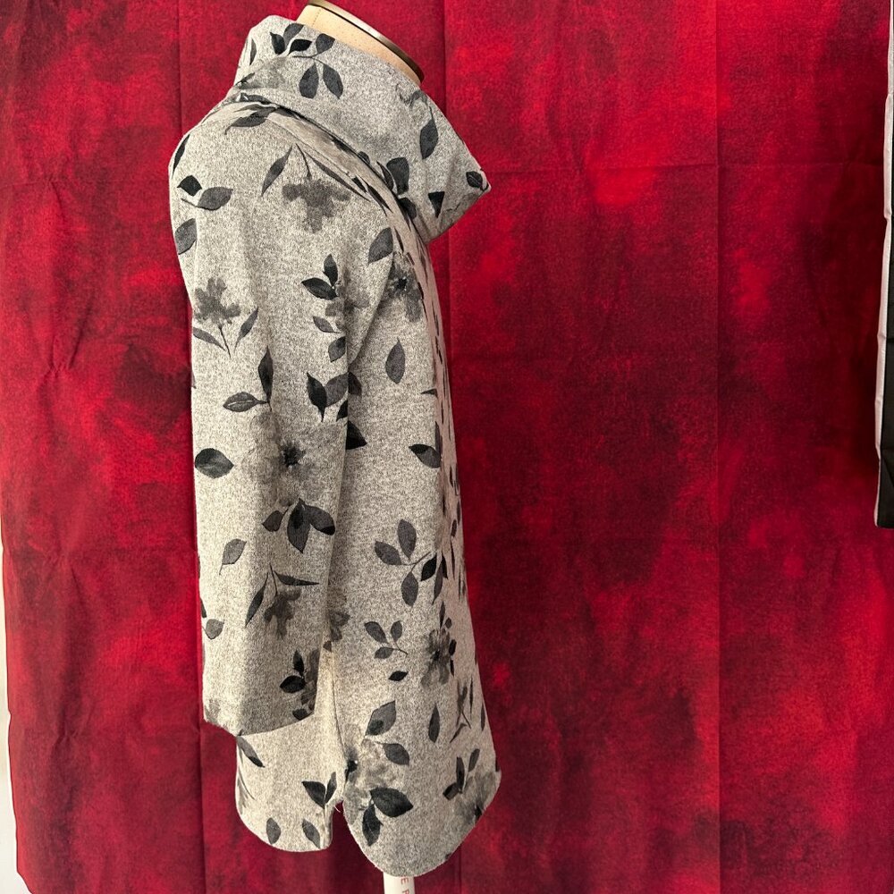 CROFT & BARROW WOMEN'S GRAYFLORAL COWL NECK PULLOVE SWEATER, MEDIUM, 3/4 SLEEVE - Picture 3 of 9